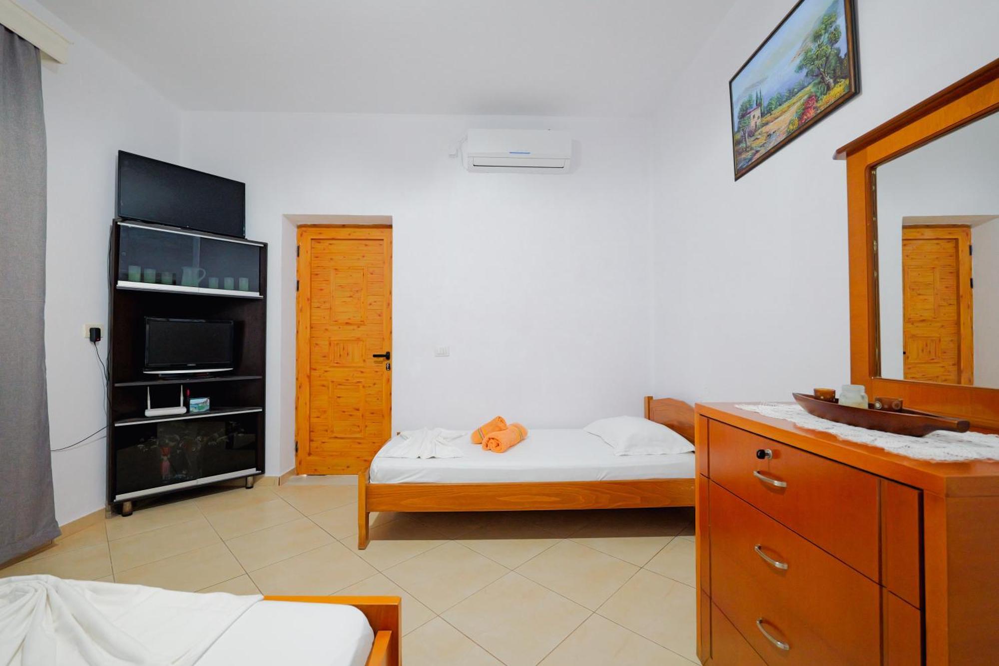 Limos Apartment *